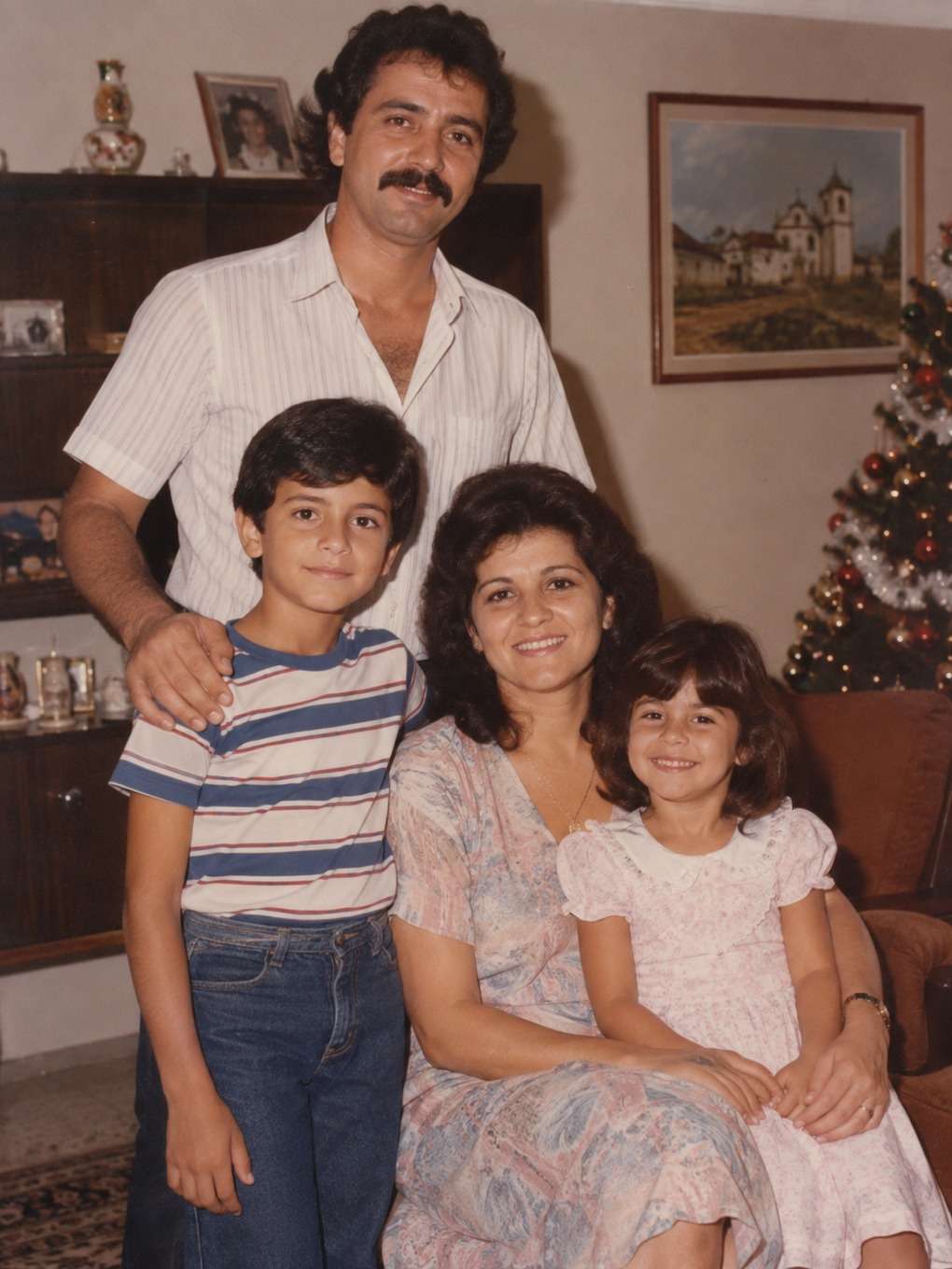 detalhess discretos - exemplo de foto de família anos 80