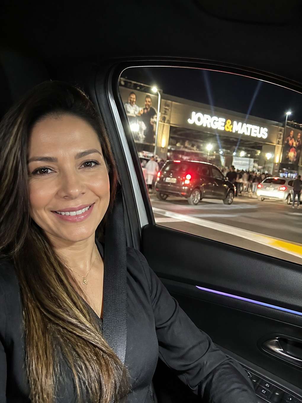 selfie no carro chegando ao show - exemplo de foto movida con cantantes