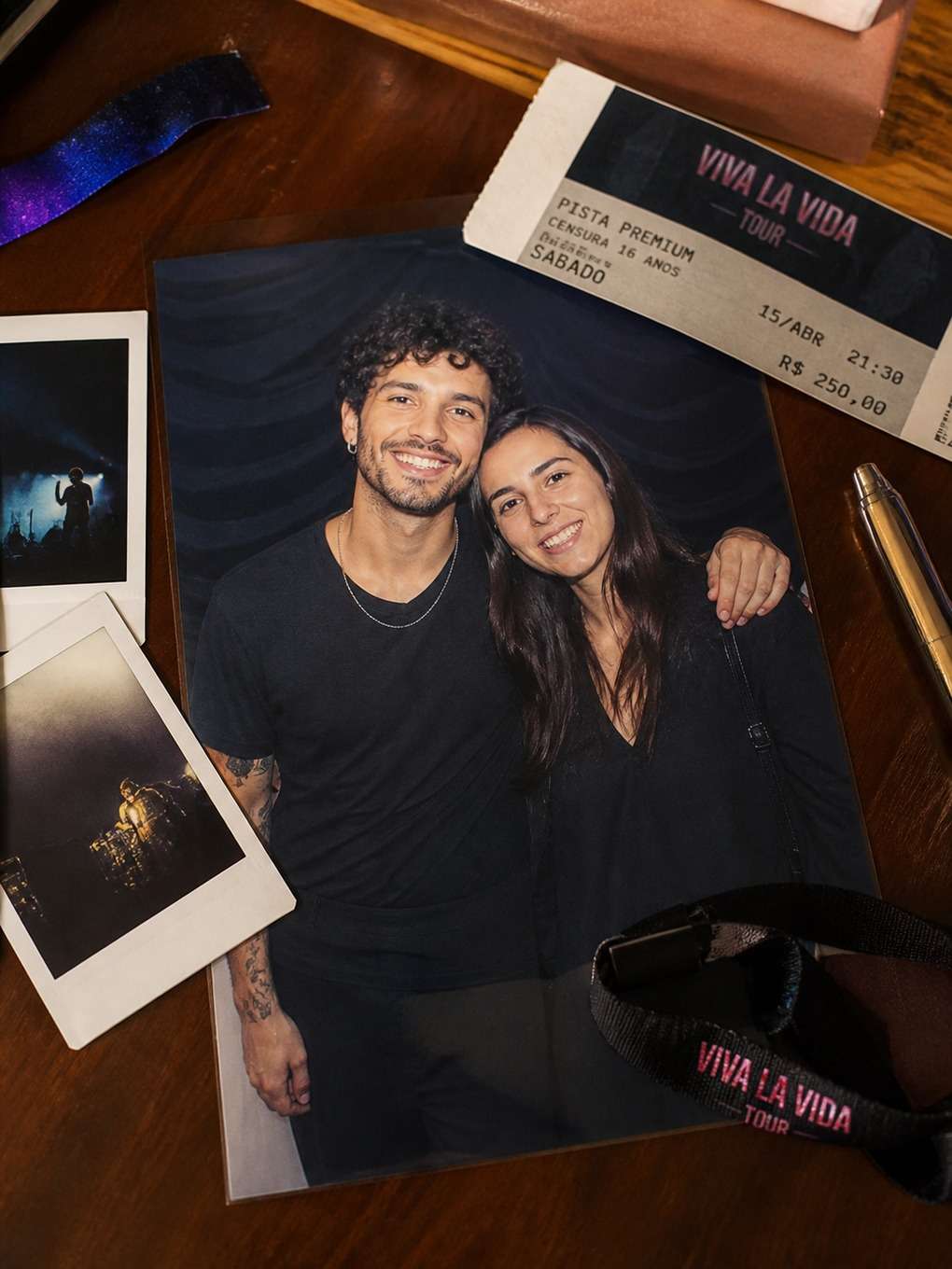 álbum de recordações com cantor - exemplo de foto movida con cantantes