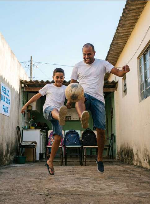 futebol no quintal - exemplo de fotos de dia dos pais