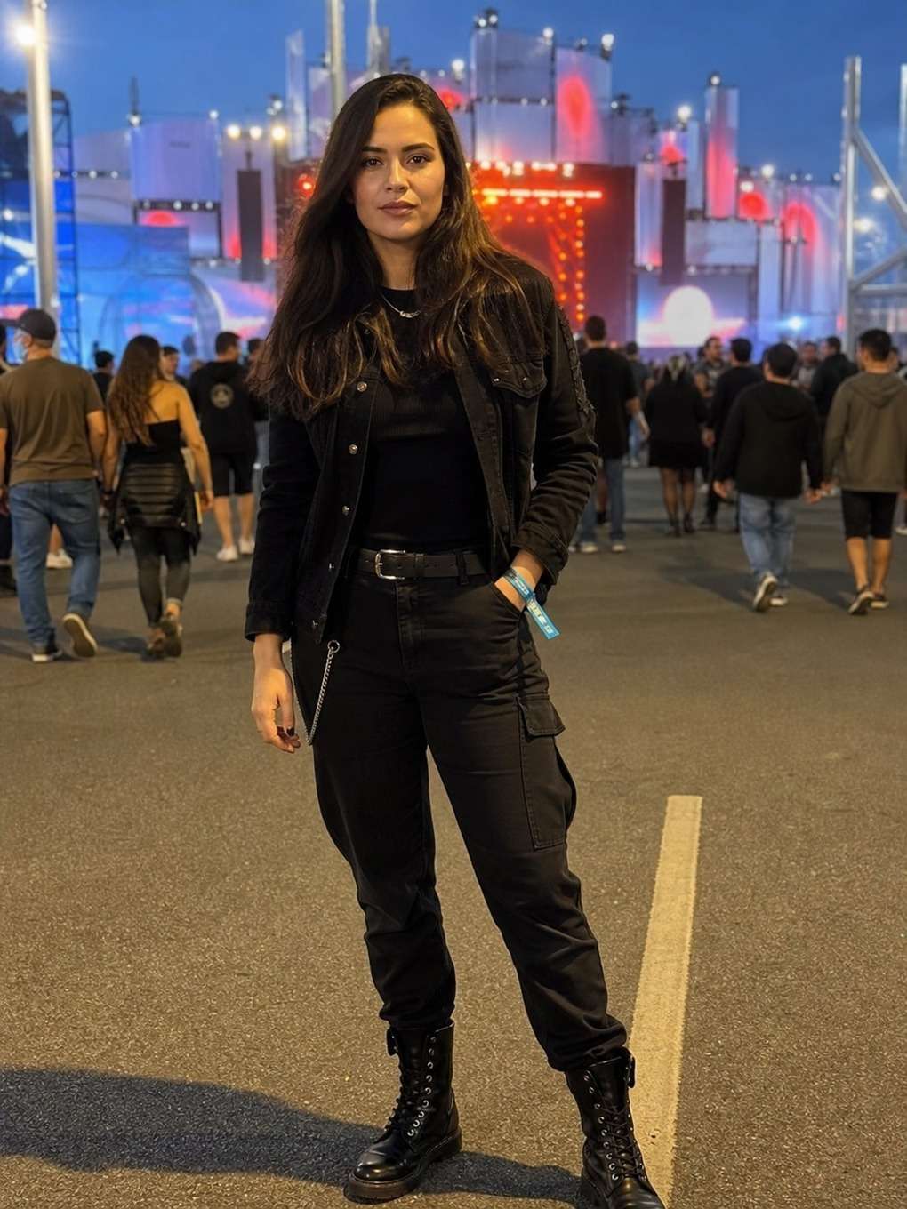 com pulseira de acesso - exemplo de prompts para look rock in rio