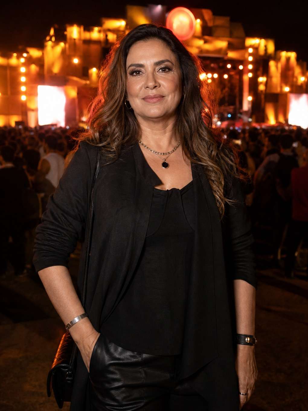brilho delicado para pele madura - exemplo de prompts para maquiagem rock in rio