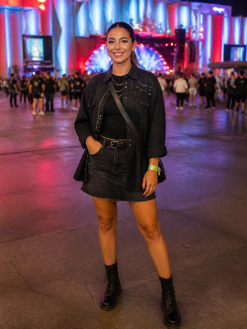 foto com enquadramento de corpo inteiro - exemplo de prompts para maquiagem rock in rio