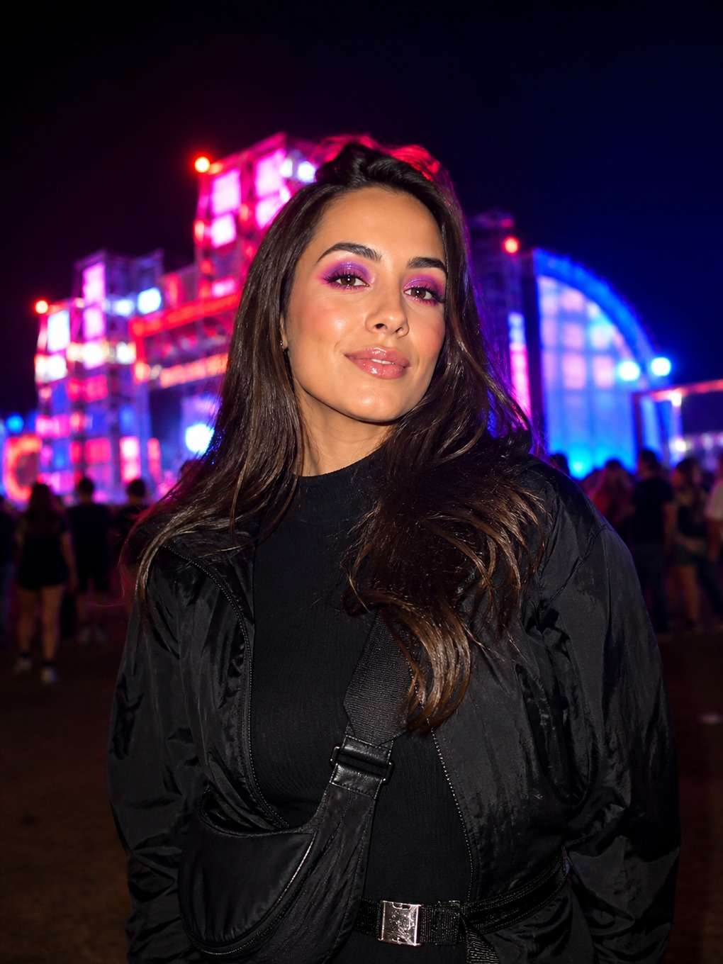 neon rosa e roxo para a noite - exemplo de prompts para maquiagem rock in rio