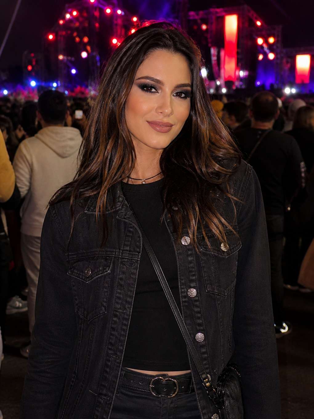 rock clássico com esfumado marcante - exemplo de prompts para maquiagem rock in rio