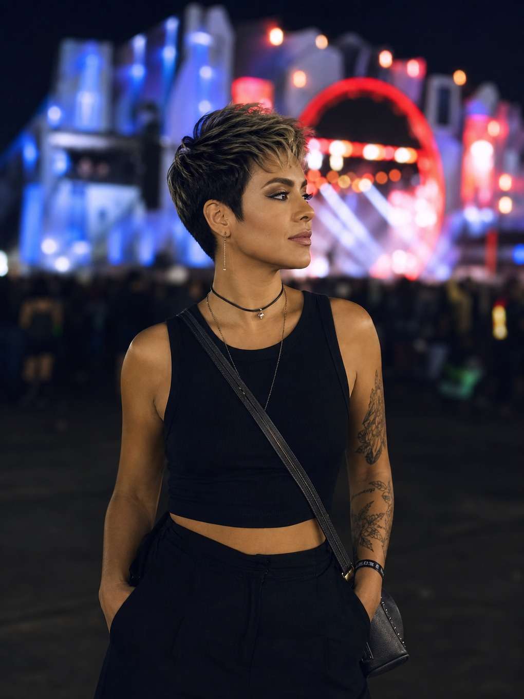 cabelo curto com textura - exemplo de prompts para penteados rock in rio