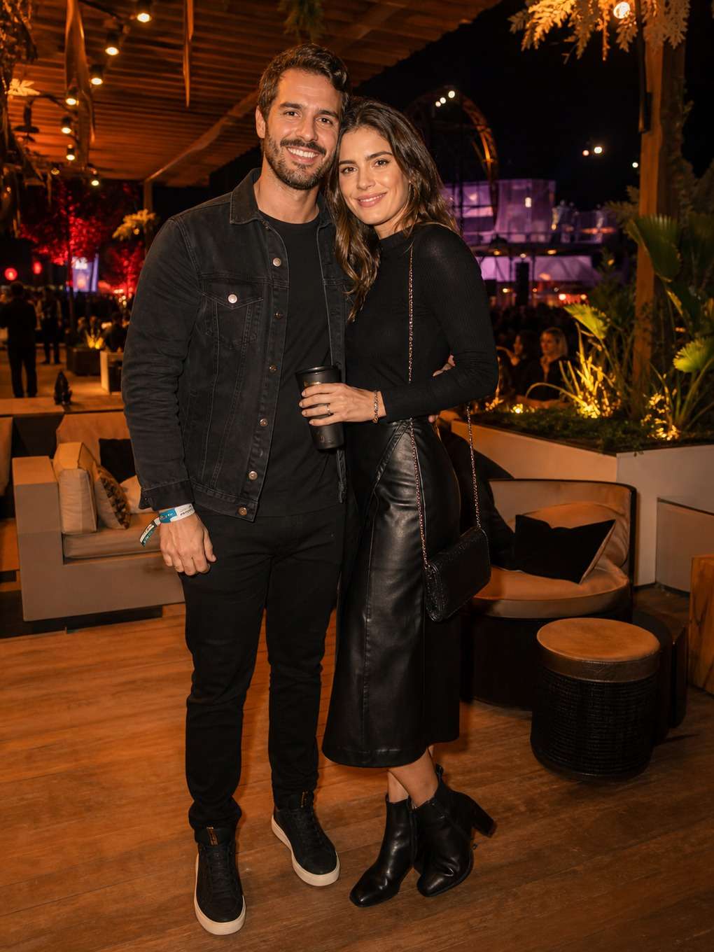 pose elegante na área vip - exemplo de fotos de casal no rock in rio