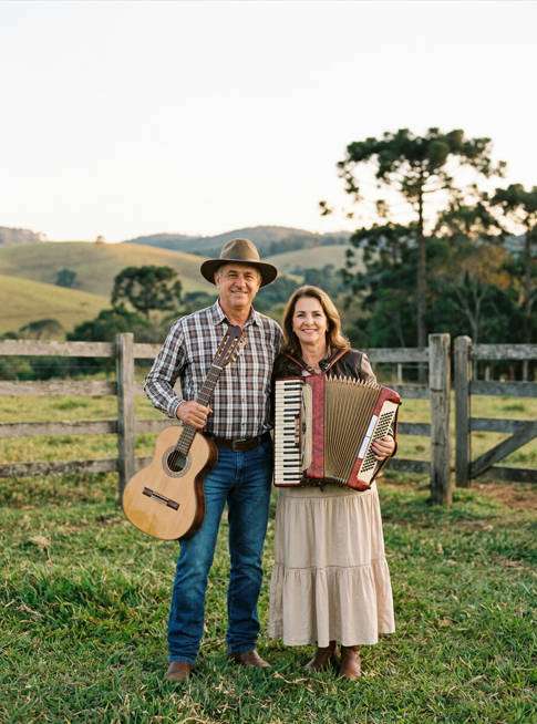 casal sertanejo com sanfona e viola - exemplo de fotos de casal sertanejo
