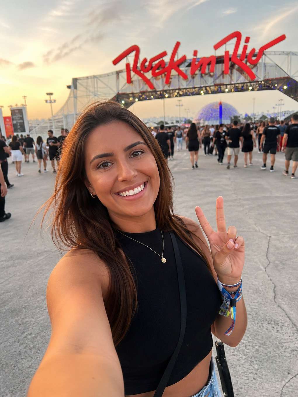 selfie na entrada da cidade do rock - exemplo de fotos no rock in rio